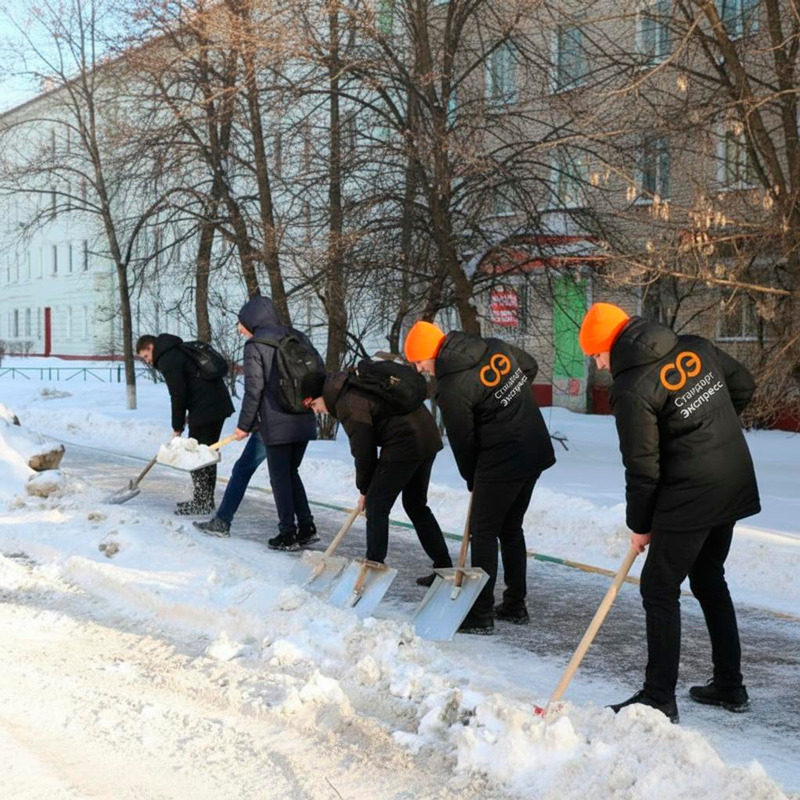 Уборка снега с крыш и территорий в Калининграде